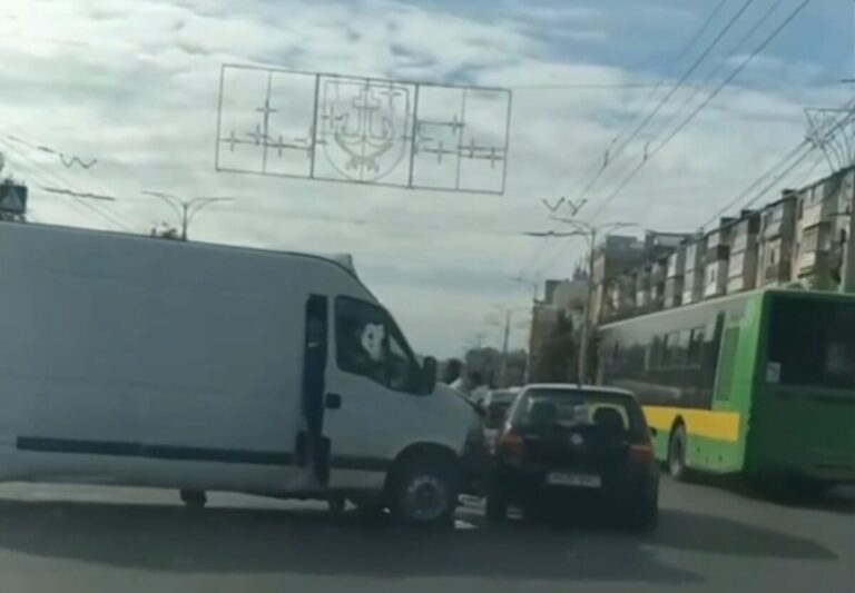 ДТП на Центральному ринку у Вінниці: рух ускладнено