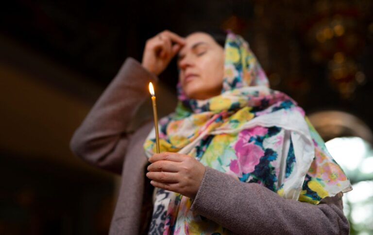 woman_praying_in_church_for_religious_pilgrimage__2__1300x820
