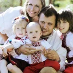 Дітям з бідних сімей та сімей переселенців виплатять кошти: коли та скільки