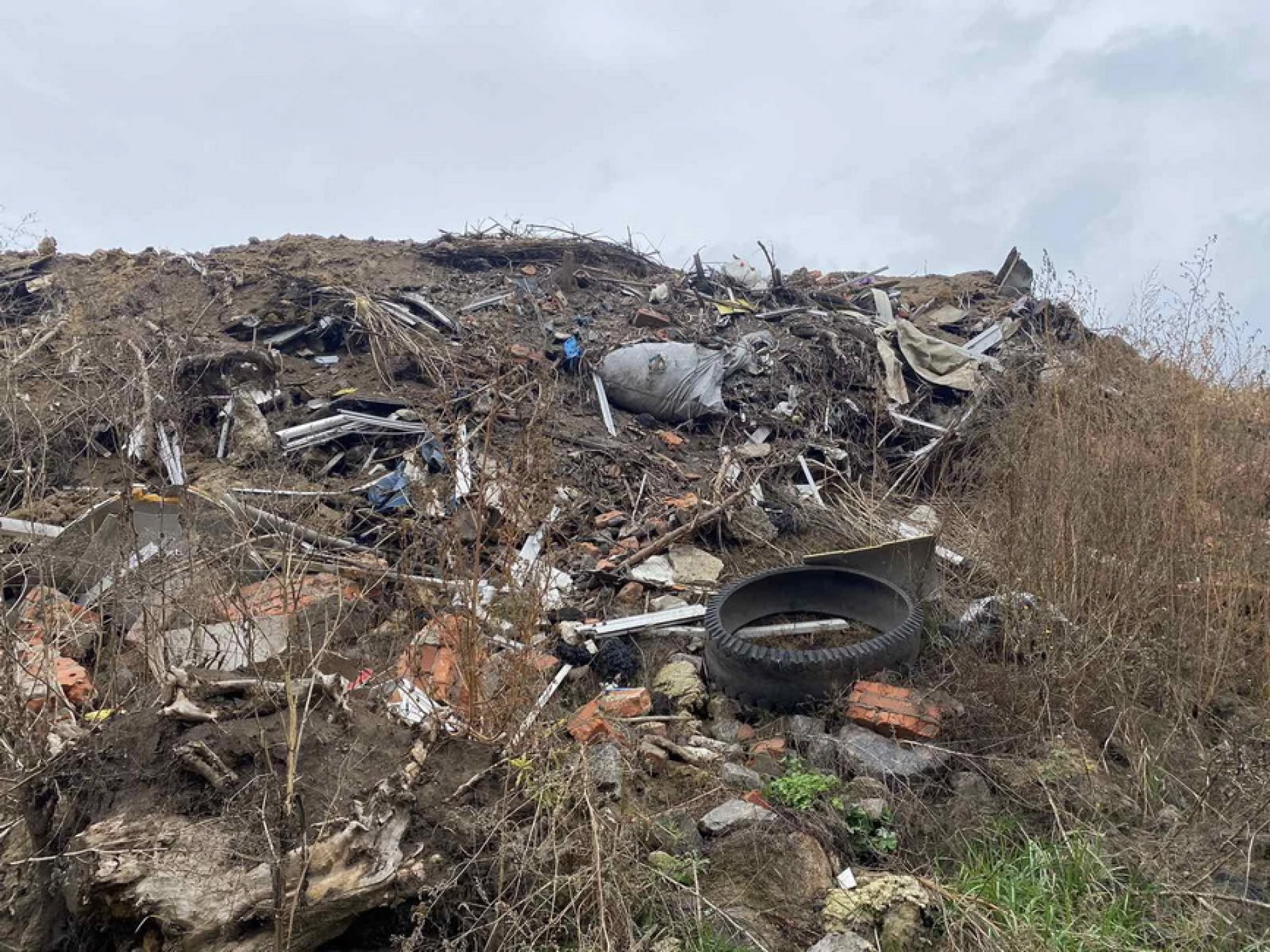 На Вінниччині виявили стихійне сміттєзвалище (фото)