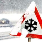 Ожеледиця та кучугури до 15 см: в Україну йдуть снігопади