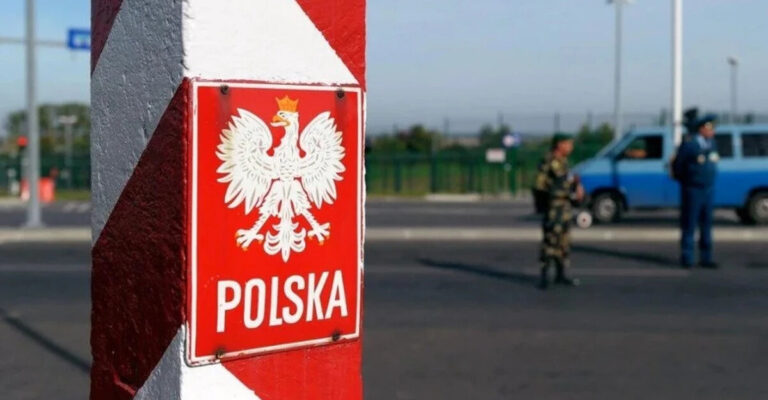 Польща розпочала будівництво укріплень на кордоні з Росією