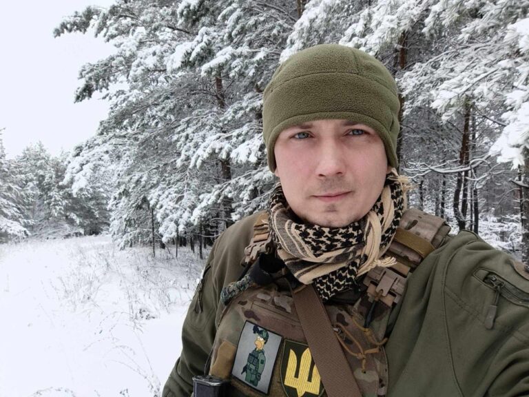 Вінничан просять гідно провести живим коридором полеглого Захисника Артема Попіка