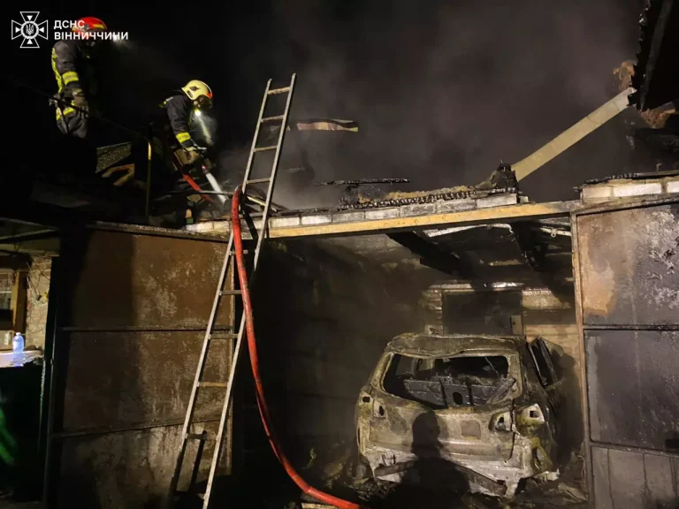 На Вінниччині горіли трактор, газова труба та автівки