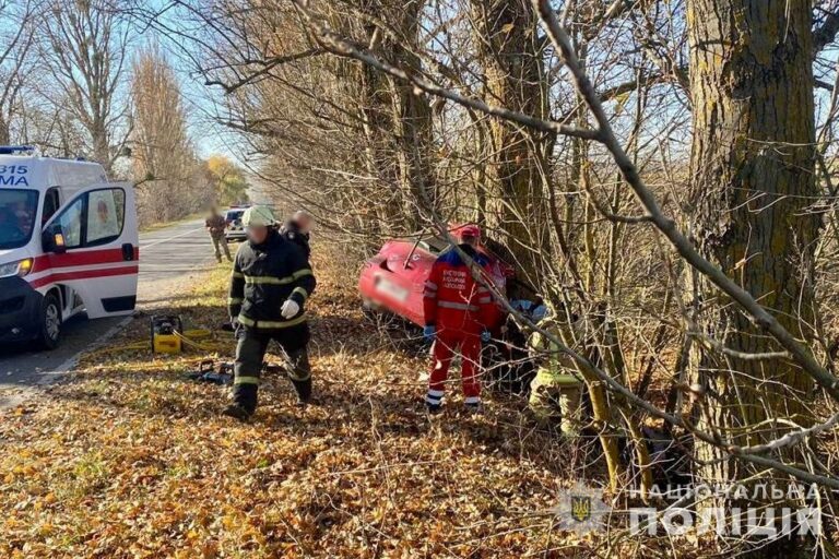 Загинула водійка легковика та її 12-річний син: на Вінниччині трапилася жахлива аварія (фото)