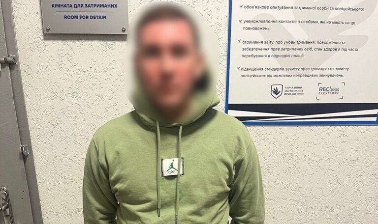 «Ваша донька потрапила у ДТП, їй негайно потрібні гроші на лікування»: поліцейські затримали раніше судимого шахрая
