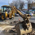 Через прорив мережі вода заливає вулицю Пирогова у Вінниці