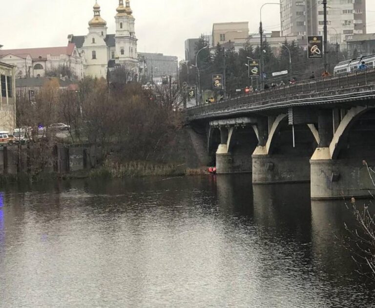 У Вінниці чоловік стрибнув з моста (фото та відео)