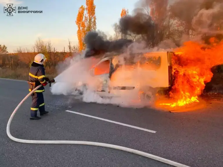 На Вінниччині вщент згорів автомобіль «Пежо»