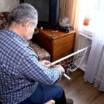 Пенсіонер з Вінниччини за два роки виготовив майже 100 основ для маскувальних сіток