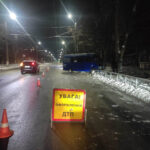Три протоколи за один раз: у Вінниці пяний чоловік вїхав у дерево та огорожу