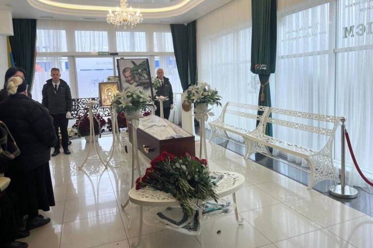 У Вінниці прощаються з Вячеславом Узелковим: перші кадри з церемонії