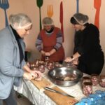 На Вінниччині вчителі купили свиню і приготували з неї м’ясні консерви для захисників