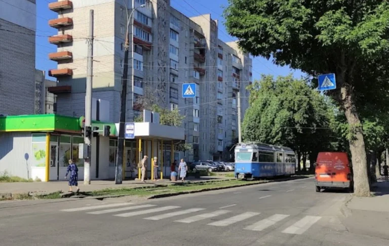 У Вінниці знесуть незаконно встановлені споруди на зупинках