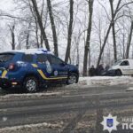 Поблизу Гайсина авто знесло в кювет: подробиці