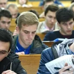 Українські студенти-чоловіки та викладачі можуть покидати межі країни: за якої умови