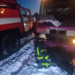 Негода на Вінниччині: рятувальники звільняли автобуси зі снігових заметів