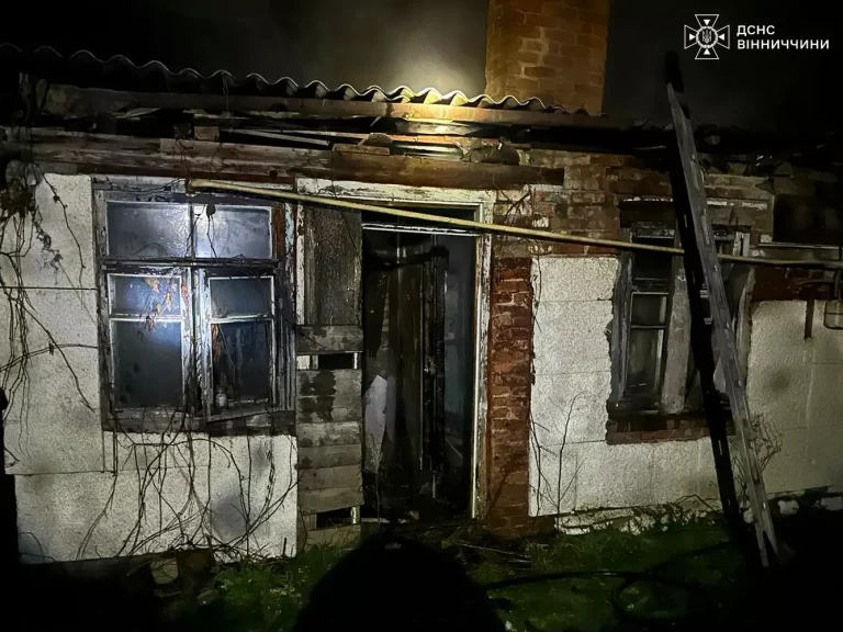 На Вінниччині палали житлові будинки та авто (фото)