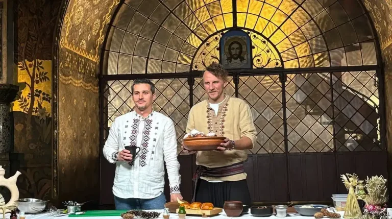 Клопотенко зняв кулінарне шоу у Трапезному храмі Лаври, священники обурені