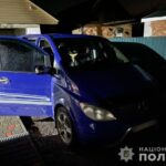 У Гайсині чоловік викрав з автомобіля сумку з грошима