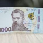 Тисяча Зеленського: українці без Дії зможуть отримати грошову допомогу через банки