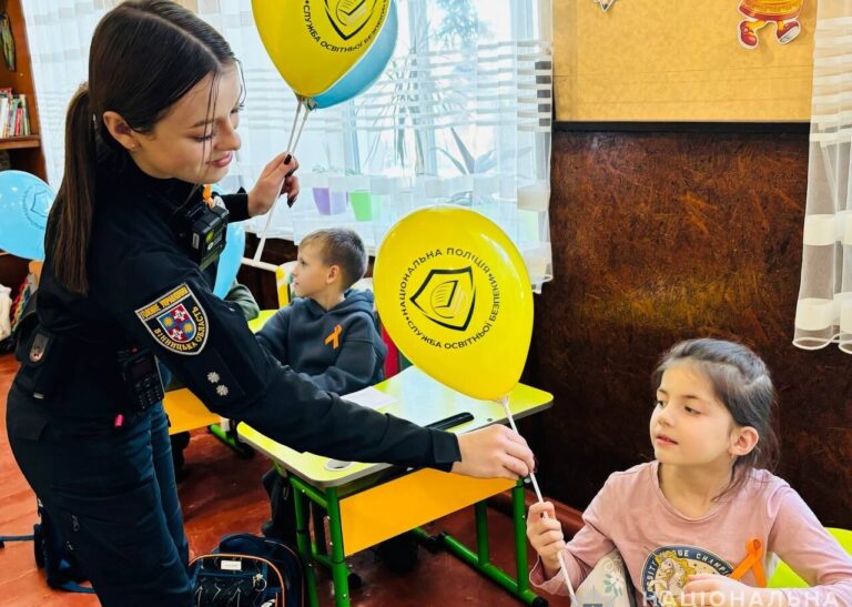 Насильство – це не ОК: поліція Вінниччини проводить уроки безпеки для школярів