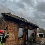 На Вінниччині вщент згоріла господарча будівля: вогонь знищив дах, тонни сіна та соломи