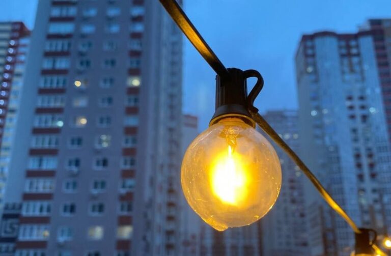 В Україні сьогодні екстрено посилили графіки відключення світла