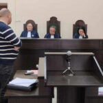 Поки батько воює, син палить військові авто: Вінницький суд залишив під арештом 18-річного хлопця