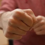 На Вінниччині підліток побив молодшого учня: деталі