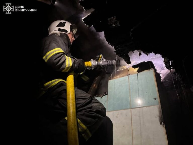 У Гайсинському районі рятувальники загасили пожежу на підприємстві
