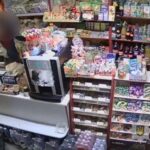 Вінничанин погрожував продавчині пістолетом та казав, що підірве магазин