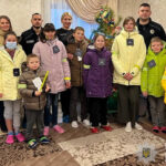 Допомога дітям: вінницькі поліцейські завітали до одного з кризових центрів області (ФОТО)