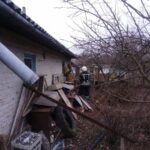 На Вінниччині сталася масштабна пожежа: згорів дах будівлі, речі та автомобіль