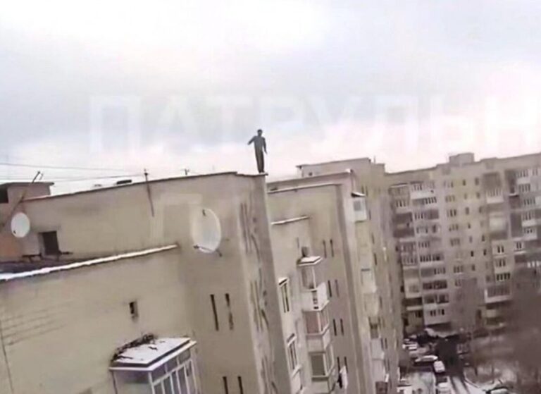 У Вінниці хлопець намагався стрибнути з багатоповерхівки: подробиці