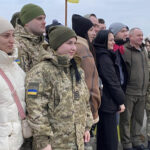 У Могилеві-Подільському зустріли звільненого з полону прикордонника (ФОТО)