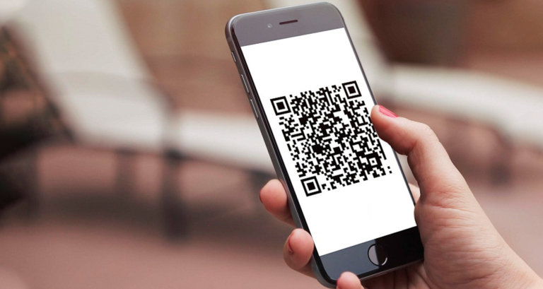 Шахраї підміняють QR-коди в громадських місцях: як не втратити гроші