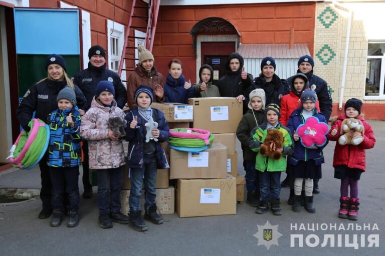 Поліцейські Вінниччини допомагають дітям Іванівської спеціальної школи (ФОТО)