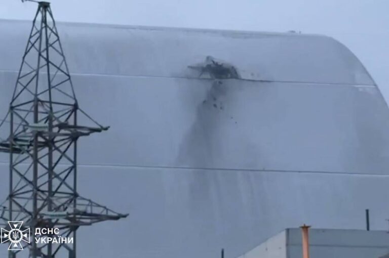 Росія атакувала саркофаг на Чорнобильській АЕС: що відомо і чи є загроза