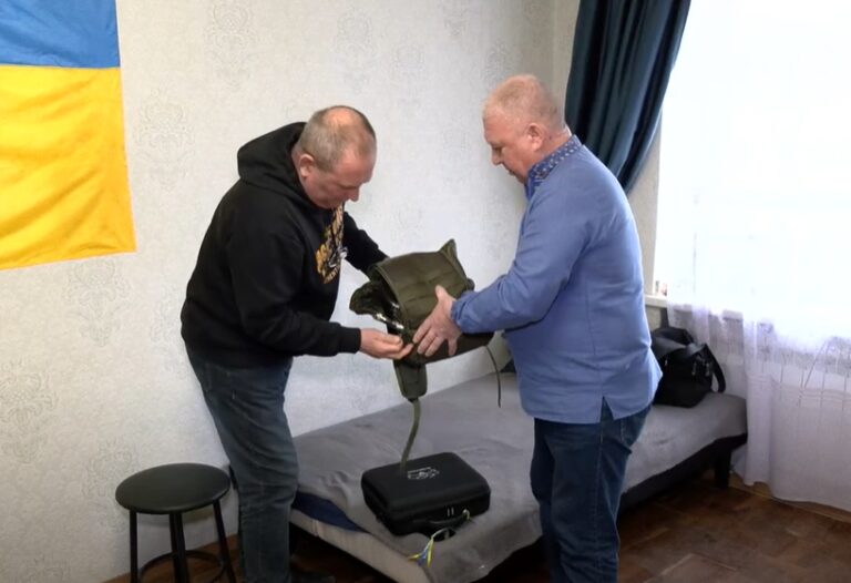 Батько полеглих оборонців з Вінниці купив обладнання для ЗСУ за державні виплати - YouTube - Google Chrome