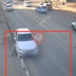 У Вінниці легковик збив стовпчики біля площі Шевченка