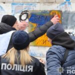 У Вінниці ювенальні поліцейські разом із активістами замальовували рекламу наркотиків