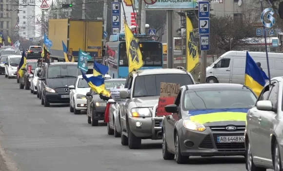 У Вінниці проходить автопробіг Ланцюг єдності