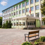 Стадіон чи звалище? Вінничанка вимагає реконструкції спортмайданчика ліцею №15