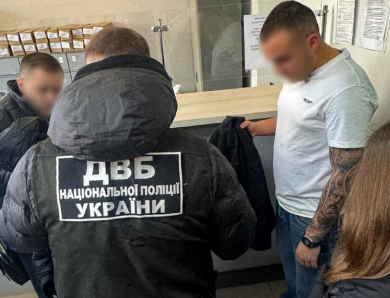 У Вінниці викрили ділка, який рішав питання в сервісному центрі МВС