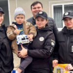 Поліцейські відвідали хлопчика, якого шукали на Вінниччині (ФОТО)
