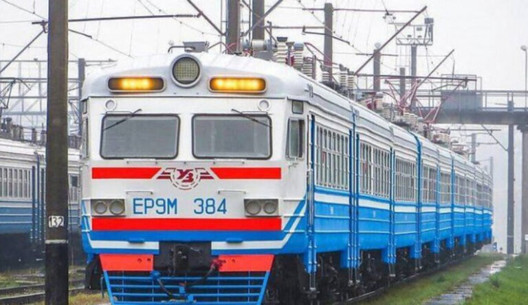 На даху електрички «Київ-Козятин» ледь заживо не згорів хлопець (ВІДЕО)