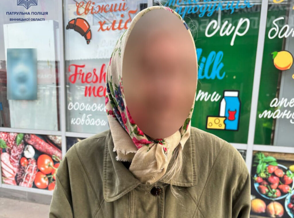 Загубилася у місті: вінницькі поліцейські допомогли дістатися додому 80-річній жінці