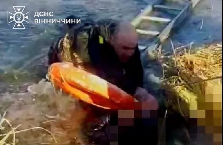 Провалилась під кригу: на Вінниччині рятувальник кинувся у воду, щоб дістати дитину