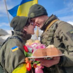 Історія подружжя з вінницької бригади, що обвінчалося просто на блокпосту